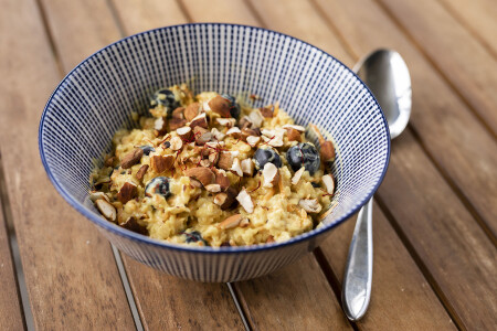 Porridge de safran aux myrtilles