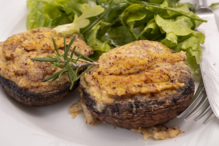 Champignons farcis à la polenta
